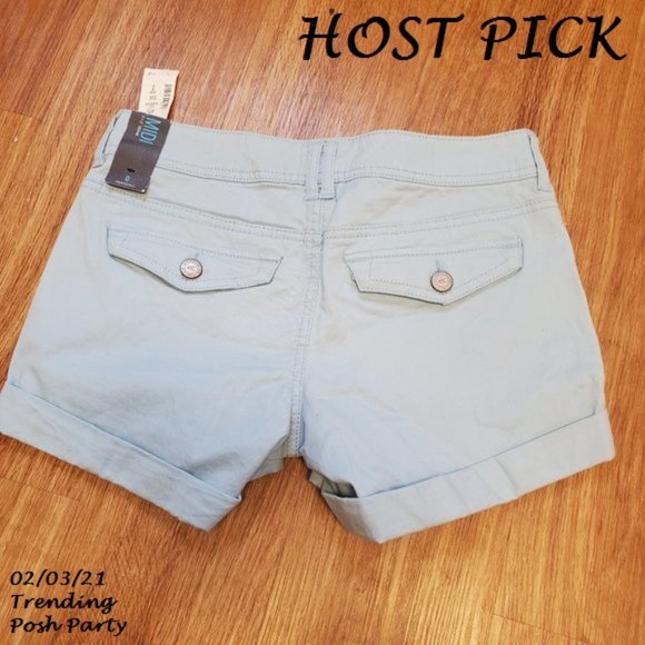 Aeropostale Pants - NWT Aeropostale Midi Shorts